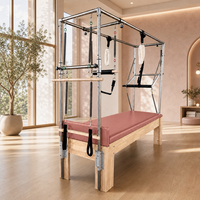 Table trapèze Cadillac en bois de chêne rose poussiéreux, avec pieds monobloc antidérapants pour cours de bien-être en boutique