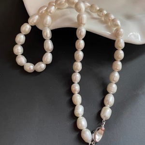 Collar de Perlas de Agua Dulce Estilo Retro Francés, Cierre de Corazón, Cadena para Clavícula Personalizada, Diseño de Nicho Pequeño - Product Image 5