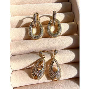 Aretes de Moda CH-LHE1349 con Circonitas Rosadas y Baño de Oro, Aretes de Águila con Baño de Oro, Aretes de Águila con Circonitas al por Mayor - Product Image 4