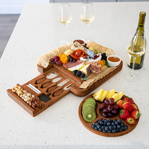 Ensemble plateau à fromage en bambou avec couverts, plateau rond, planche à découper pour pique-nique, service de fruits et charcuterie - Product Image 1