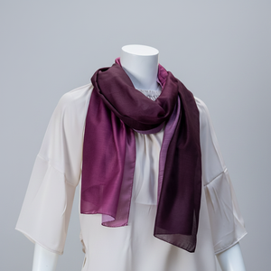Chal de mujer con estampado digital liso de transición rojo clarete fucsia - Product Image 2