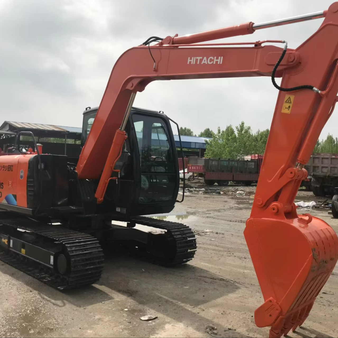 Used HITACHI ZX70 excavator easy to operate wide vision a good helper for municipal and garden construction