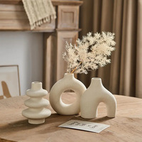 Vente en gros OEM ODM – Ensemble de 3 vases à bourgeons en céramique de style bohème, géométrie irrégulière, vase en céramique noire personnalisé, idéal pour un cadeau ou la décoration intérieure
