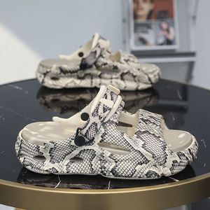 Nuevas Pantuflas de Moda con Suela Gruesa y Acolchada Tipo Nube, Suela Suave con Doble Hebilla, Diseño de Serpiente/Camuflaje, Pantuflas de Alta Calidad al por Mayor - Product Image 3