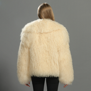 Cappotto Invernale di Lusso in Vera Pelliccia d'Agnello Mongolo per Donna, Ecologico, Traspirante, Reversibile, con Fodera in Lana Soffice, Logo Personalizzabile - Product Image 3
