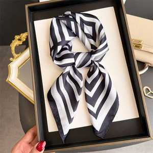 Sciarpa in Raso a Righe Geometriche <span class=keywords><strong>per</strong></span> Donne, Effetto Seta, Motivo Chevron Moderno, Sciarpa Quadrata in Raso, Foulard da <span class=keywords><strong>Collo</strong></span> 27 Pollici OEM/ODM - Product Image 6