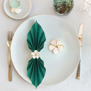 Anneaux de serviette décoratifs pour banquet de mariage, design fleur à cinq pétales, en fer, motif fleur de prunier dorée, durables - Product Image 3