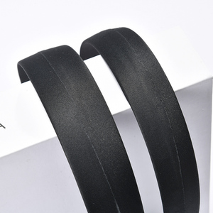 3,0 cm schwarze Satin Revers ion Covered Kunststoff Stirnbänder Stoff eingewickelt in Haar reifen für DIY geknotete Bogen Haar bänder - Product Image 5
