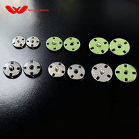 WangxinFactory personaliza ropa de alta calidad con cierres a presión ocultos, botones de colores y broches redondos de metal con respaldo plano