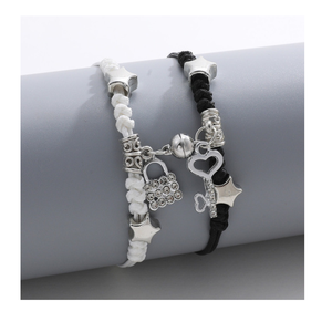 Bracelet <span class=keywords><strong>à</strong></span> breloques <span class=keywords><strong>à</strong></span> la mode et minimaliste Bracelet polyvalent vintage tissé en perles de <span class=keywords><strong>cercle</strong></span> en acier inoxydable plaqué or 18 carats - Product Image 3