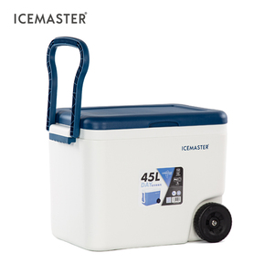 กล่องเก็บความเย็น IceMaster ขนาด 45 ลิตร ทำจากพลาสติกอย่างดี พร้อมหูหิ้วแบบ Ergonomic ล้อเลื่อนสำหรับใช้งานกลางแจ้ง เหมาะสำหรับใส่เครื่องดื่มชายหาด - Product Image 2