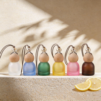 Vente directe usine – Bouteilles diffuseurs en verre transparent coloré avec bouchons à vis, personnalisables avec logos et couleurs, diffuseur à bâtonnets, capacité 10 ml