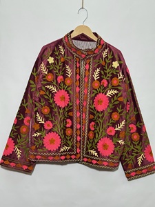 Chaqueta de terciopelo para mujer con cuello mandarín, manga larga, bordado floral a mano, estilo blusón, para otoño, venta al por mayor - Product Image 1