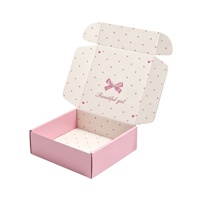 Boîte d'emballage cadeau rose avec logo imprimé personnalisé, boîte pliable en carton ondulé recyclé pour l'expédition de vêtements et de bijoux