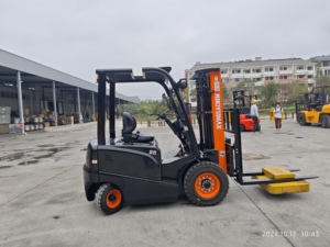 Nouveau camion de 2,5 tonnes à batterie haute tension avec déplaceur latéral - Product Image 2