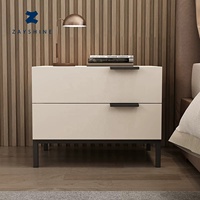 Mesita de Noche Zayshine Italiana Minimalista de Lujo, Color Blanco Arroz, Marco de Madera Maciza, Patas de Metal, Dos Cajones para el Dormitorio, Venta al por Mayor