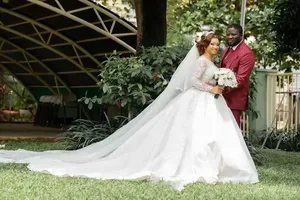 Vestido de Novia Personalizado con Mangas Largas, Elegante Vestido de Encaje con Mangas Maxi - Product Image 3