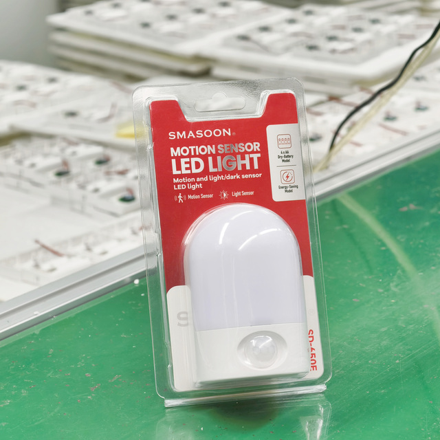 Battery-Operated Plug-In Smart Sensor Light Mini Motion-Activated LED Night Light for Bedroom Use