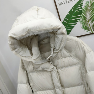 Fabricant de Doudounes Matelassées Personnalisées pour Femmes, Manteaux d'Hiver en Duvet avec Capuche - Product Image 3