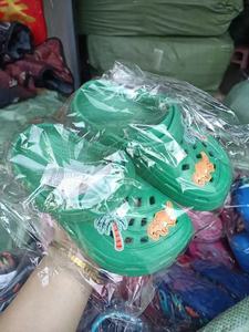 Commercio all'ingrosso della fabbrica pantofole leggere traspiranti scarpe da giardino miste per ragazzi e ragazze estate pantofole del bambino - Product Image 6