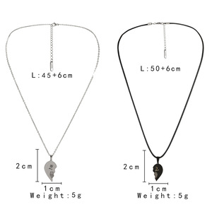 Ensemble de colliers pour <span class=keywords><strong>couple</strong></span> avec empreintes digitales <span class=keywords><strong>et</strong></span> cœur d'amour, collier avec pendentif étoile <span class=keywords><strong>et</strong></span> lune <span class=keywords><strong>noir</strong></span> <span class=keywords><strong>et</strong></span> <span class=keywords><strong>blanc</strong></span> gravé, Saint-Valentin - Product Image 2