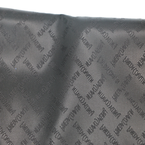 ผ้าซับในโพลีเอสเตอร์ 100% ลายโลโก้แบบจาการ์ด สำหรับกระเป๋าถือ - Product Image 1