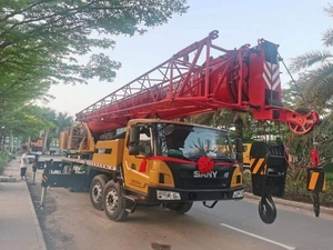 Grúa Camión <span class=keywords><strong>SANY</strong></span> Usada de 55 Toneladas con Motor Weichai, Caja de Cambios, Motor y Rodamientos - Altura de Elevación de 62.5m - Product Image 3