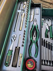 Grüner 85-teiliger Werkzeugsatz Mehrschichtiger Professioneller Werkzeugkasten Komplettes Hardware-Set mit Steckschlüsseln, Schraubenschlüsseln & Zangen - Product Image 4