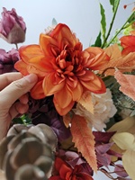 N-067 Composition florale artificielle personnalisée pour arche de toile de fond, fleurs murales triangulaires aux couleurs d'automne pour mariage en extérieur