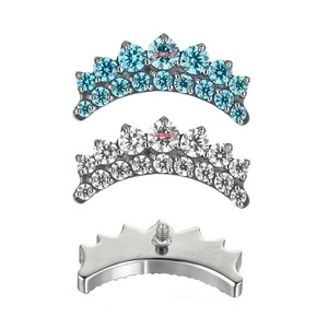 Boucles d'oreilles clous en titane 11 mm avec zircon aquamarine blanc serti à griffes pour piercing lèvre ou langue - Product Image 5