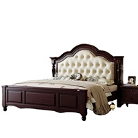 Lit double en bois massif de style luxueux haut de gamme en acajou nordique avec tête de lit en cuir souple, rangement et éclairage intégré