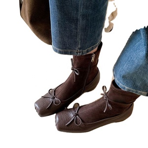 Bottes ajustées pour femme en peau de mouton, style vintage, inspirées du ballet, à nœud, nouvelle collection automne-hiver style français, à bout épais - Product Image 1