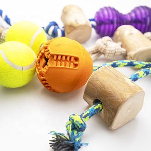 Vietnam Jouet à mâcher pour chien en bois de café écologique Jouet pour chien durable et non toxique avec balle de tennis en corde - Product Image 6