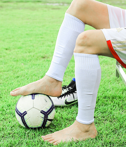 Chaussettes de football à compression absorbant la transpiration avec logo personnalisé pour protéger les jambes - Product Image 4