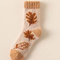 Chaussettes en polaire corail premium 2027 pour femme, mi-mollet, motif jacquard feuille d'érable, citrouille et dinde, épaisses et chaudes, pour la maison et le sommeil