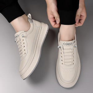 YBOPA Zapatillas de deporte de cuero blancas para hombre, zapatos informales transpirables con suela de goma para caminar y hacer ejercicio - Product Image 4
