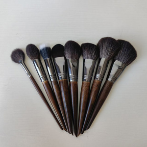 Juego de 24 Brochas de Maquillaje Profesionales de Pelo Sintético, 24 Piezas, Brochas Negras para Sombras de Ojos y Rostro - Product Image 3