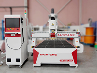 Centro de Mecanizado CNC Industrial para Madera 1500x3000mm 9kW con Husillo ATC, Controlador Syntec, Mesa de Vacío y Magazín de 12 Herramientas