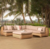 Ensemble de canapés de jardin en rotin au design moderne et exclusif avec table basse pour salle à manger et usage en cour, mobilier de jardin extérieur en saule