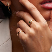 Bague Tendance en Laiton Plaqué Or avec Zircon pour Femme, Emballage Personnalisé de Luxe et Élégant pour Bijoux Gemnel