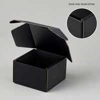 Boîte cadeau pliable noire XS avec couvercle rabattable et intérieur ouvert, emballage compact pour cadeaux de détail, affichage et fourniture personnalisés de la marque