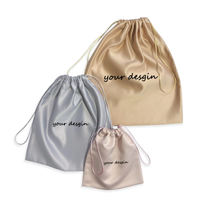 Sac à dos personnalisé en satin avec cordon de serrage et logo, sac anti-poussière pour sacs à main, sac de rangement personnalisable, sacs cadeaux, emballage de mariage - Product Image 1