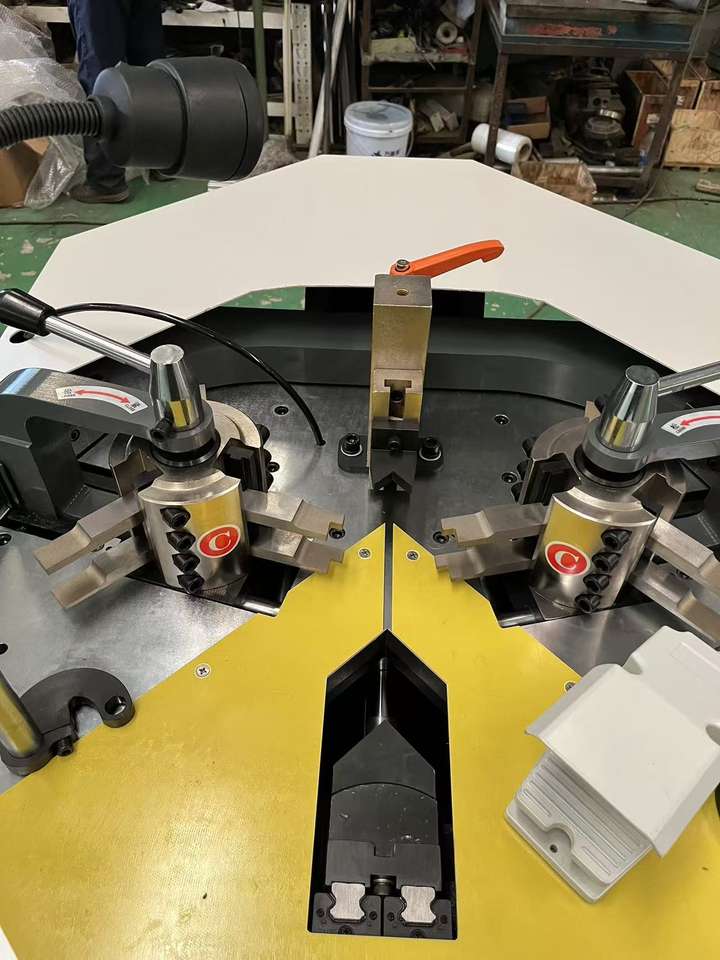 Hydraulic Angle Assembly Machine Aluminum Window Making Assembly Corner ...