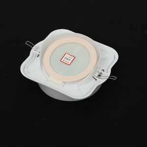 Válvula de Retención de Plástico con Resorte para Campana Extractora, Prevención de Reflujo de Humo en Tuberías de Exhausteros de Cocina y Baño - Product Image 1