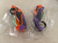 Couteau Karambit Mini Pliant Portable à Griffe de Gravité, Personnalisé, en Plastique, Imprimé UV et 3D, Promotionnel