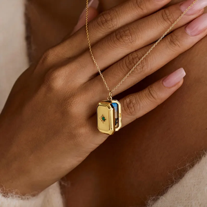 <span class=keywords><strong>Collana</strong></span> con Medaglione Personalizzato con Pietra Portafortuna, Ciondolo con Foto Personalizzabile, Gioiello Commemorativo Incidibile, Regalo di Anniversario <span class=keywords><strong>per</strong></span> <span class=keywords><strong>Lei</strong></span> - Product Image 1