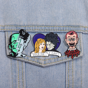 Épinglette en émail de personnage de film d'horreur d'Halloween, broche effrayante, badge de revers, bijoux, cadeau pour les amis, vente en gros - Product Image 1