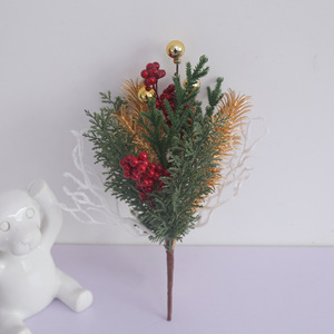 Corona Navideña Artflora Factory con Bayas Rojas y Piñas, 36 cm, Modelo DY1-7969, para Puerta Principal, Decoración Navideña, Plástico, Hecha a Mano, Venta al Por Mayor - Product Image 4
