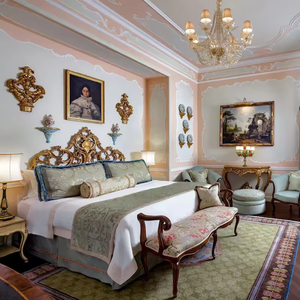 Mobili d'Arredo per Interni di Ville e Hotel a 5 Stelle in Legno Massello Intagliato a Mano, Stile Mid-Century Antico, per l'Ospitalità, Vendita all'Ingrosso - Product Image 1