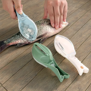 Éplucheur de poisson en plastique, outil durable Yanhua modèle K-29 pour un nettoyage rapide du poisson, ustensile vert, blanc, bleu - Product Image 2